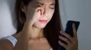 女生熬夜娱乐吃瓜酱,当代女生娱乐生活方式的反思与启示”